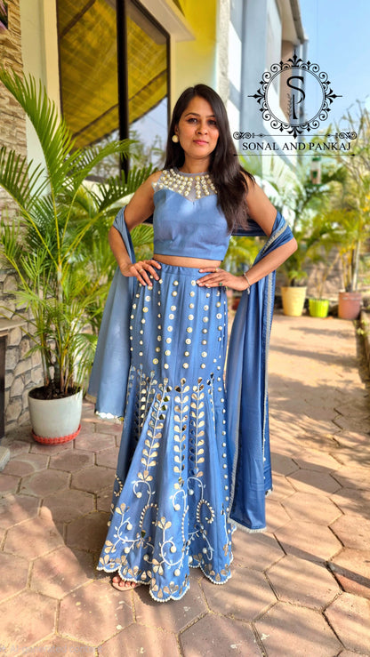 Chemisier de style veste brodée de paon 3D avec sari à volants prêt à porter - SA00727