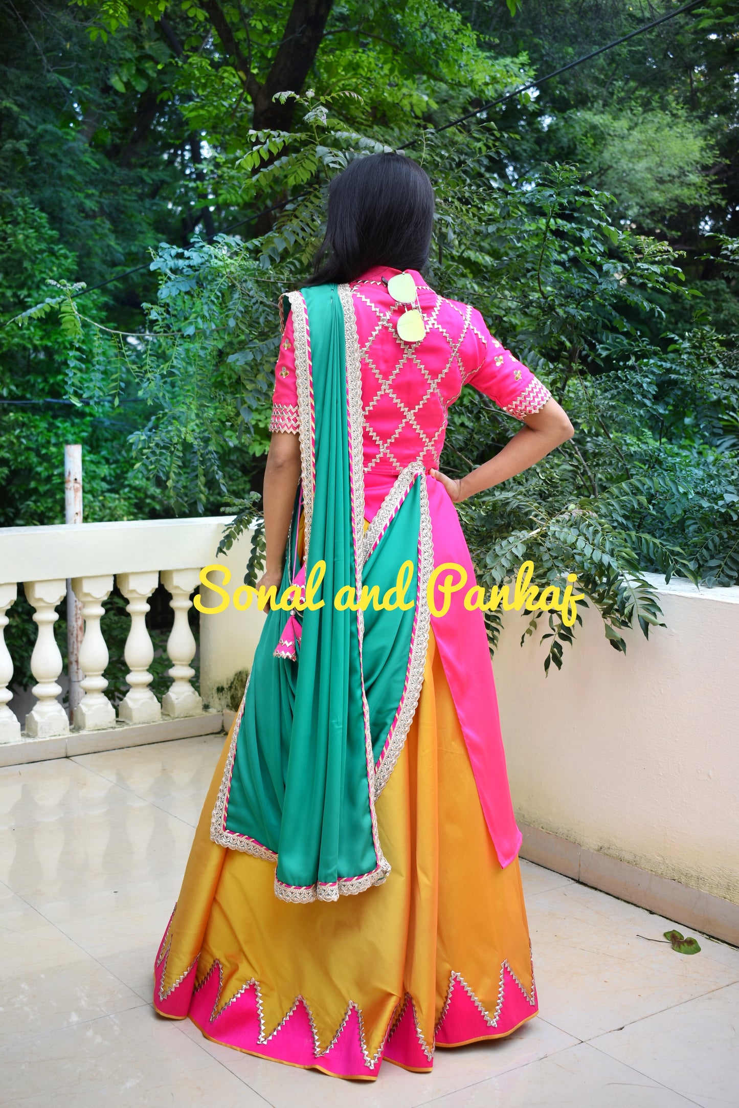 Magnifique Lehenga et chemisier de notre collection Traditions of India - LH00370