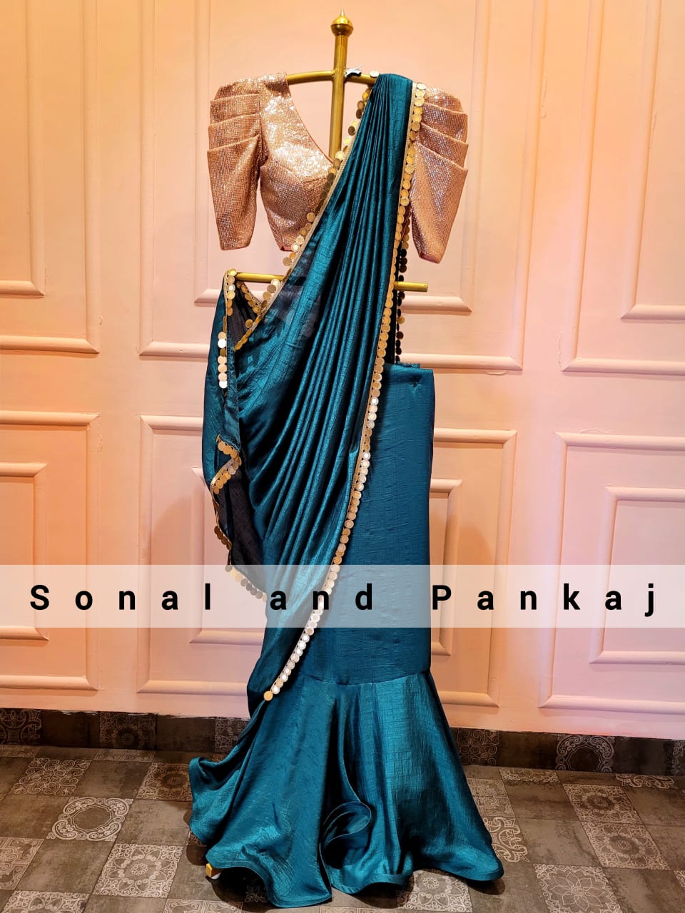 Chemisier à paillettes dorées avec sari prêt à draper vert paon - SA00887