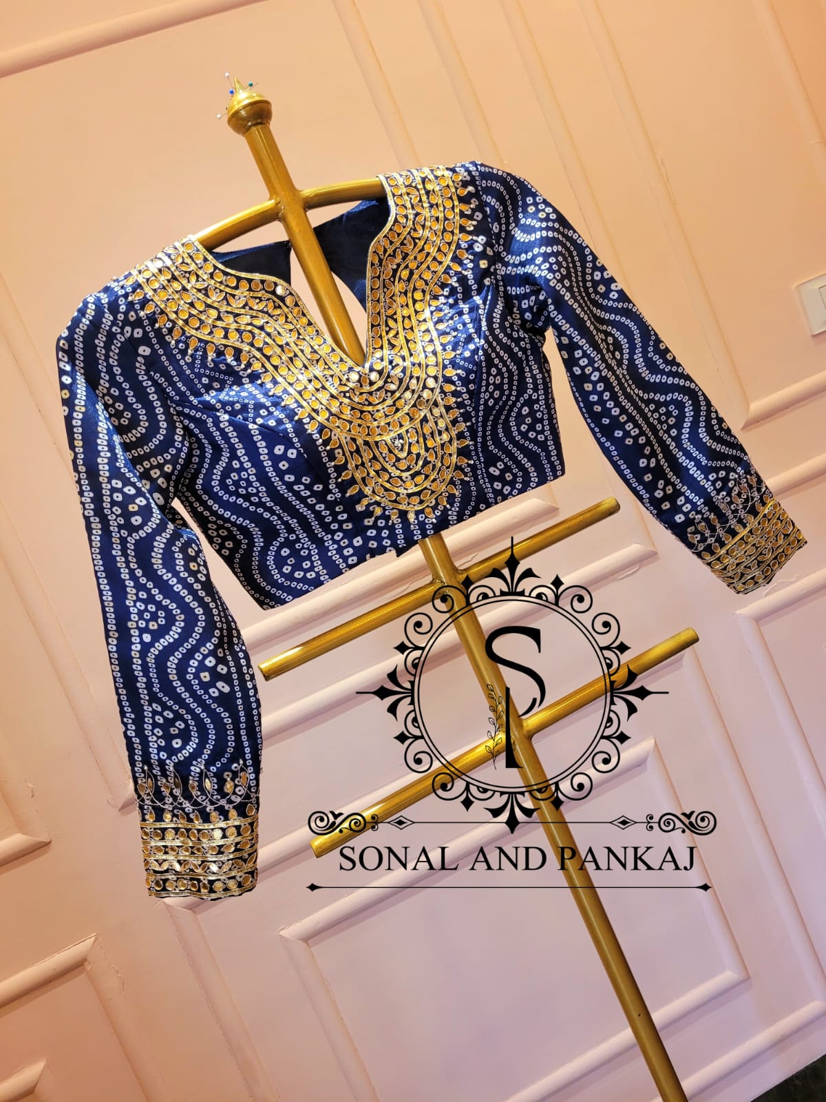 Blouse Bandhani bleu marine avec sari prêt à draper - SA00942
